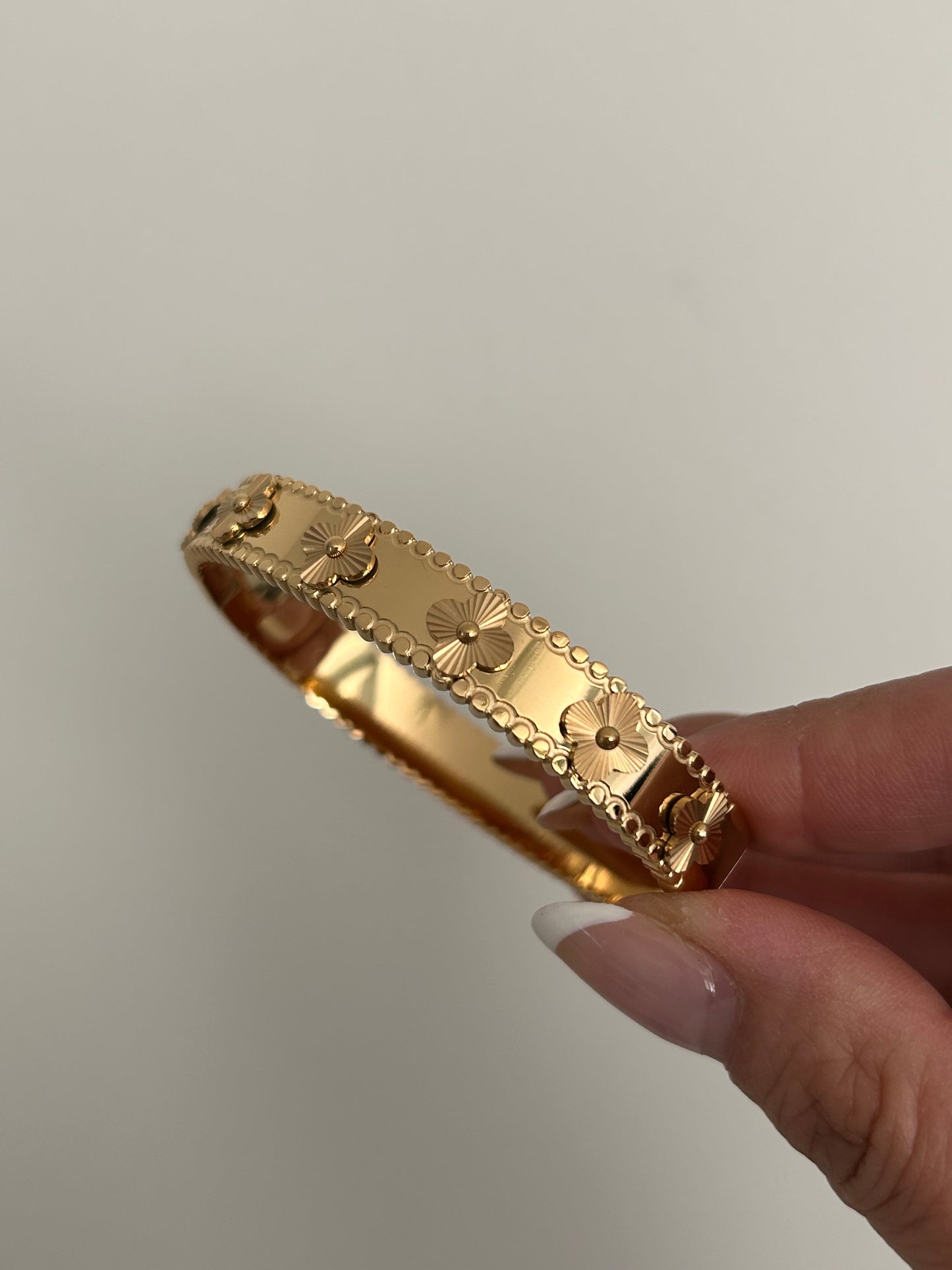 Samina bangle Gold Clover Bangle
