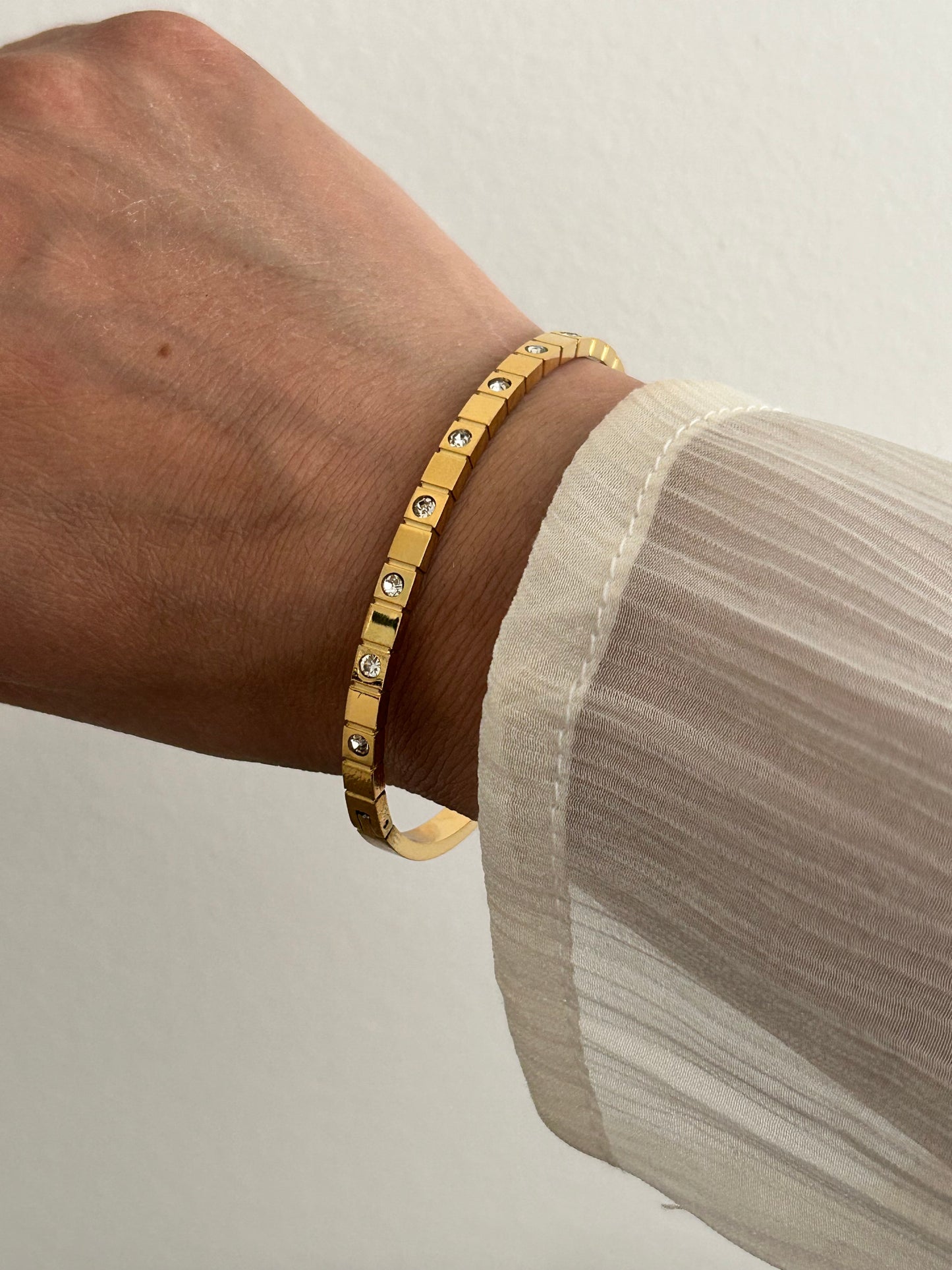 Julieta bangle • Elegant classy Bangle