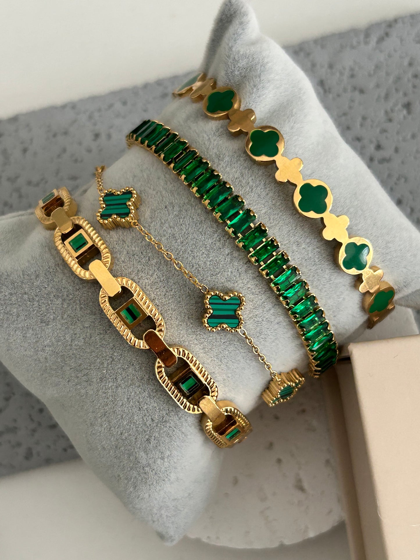 Leila bangle • Green crystals