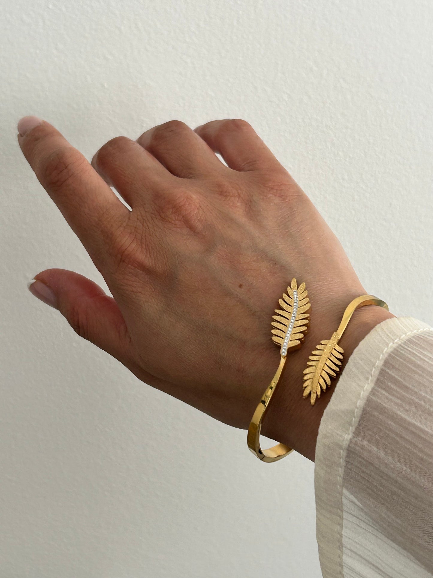Sana bangle • Crystal leaf bangle