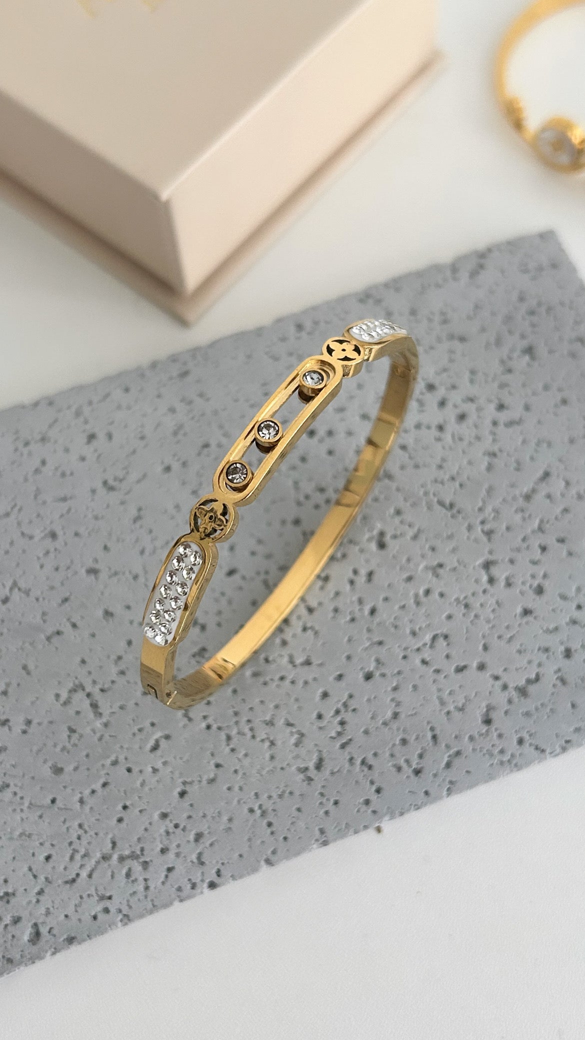 Hibbah bangle