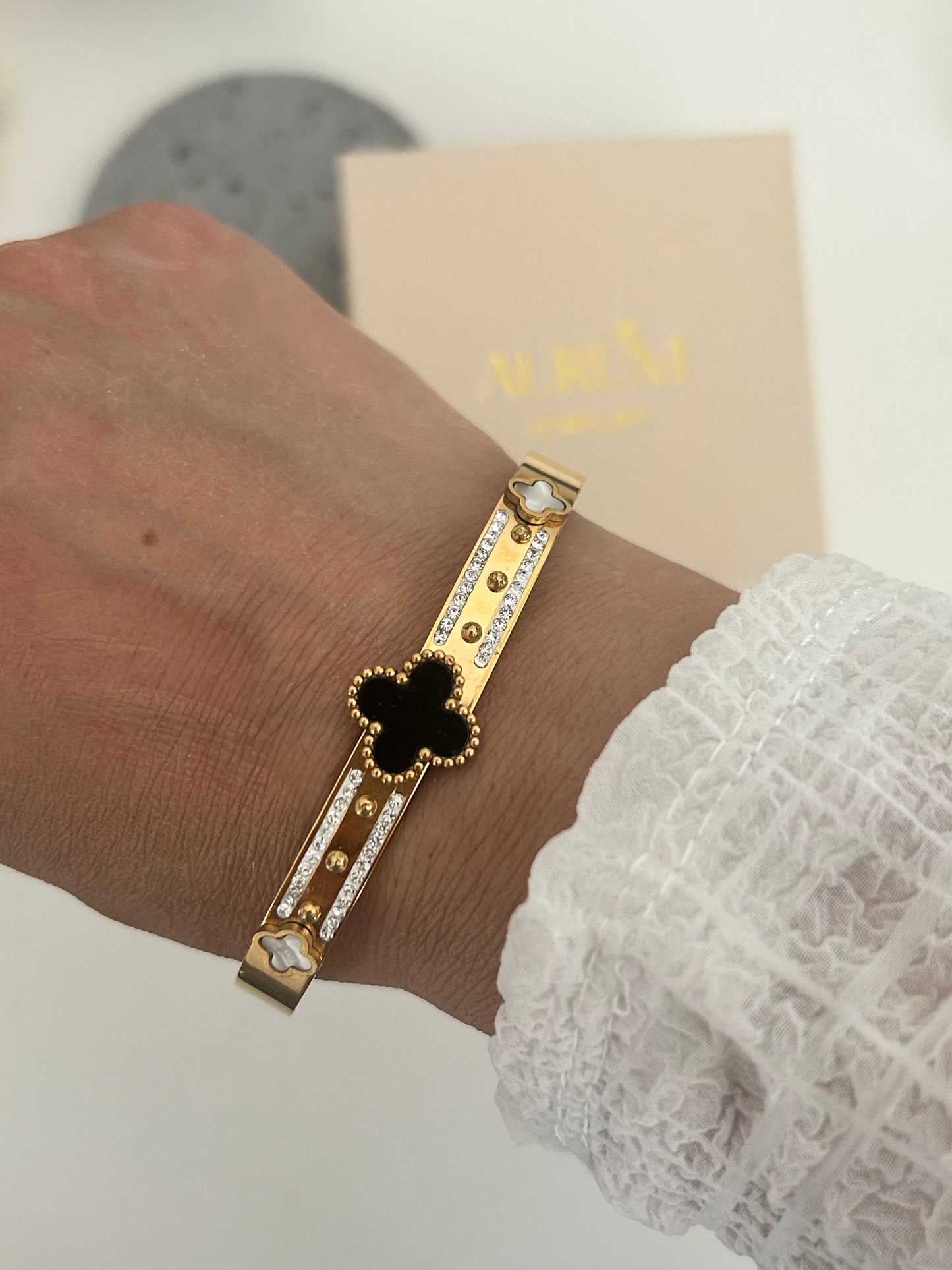 Thalassa bangle