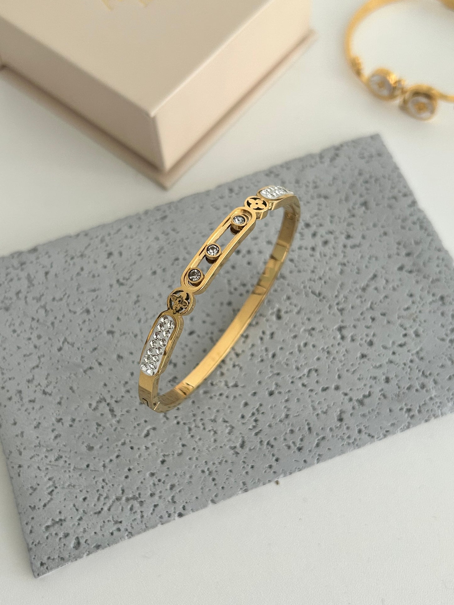 Hibbah bangle