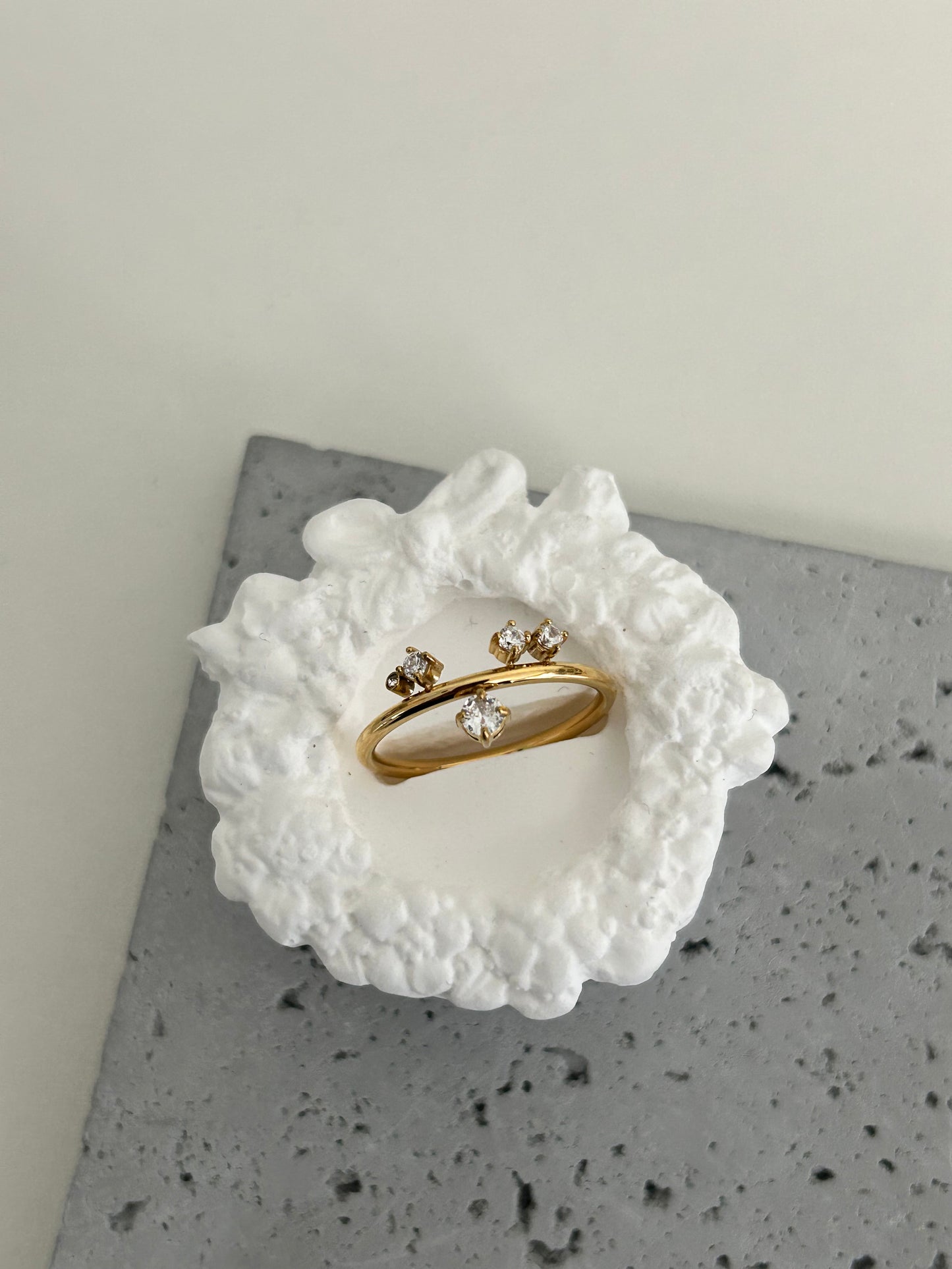 Anti tarnish 18k gold plated ring over stainless steel