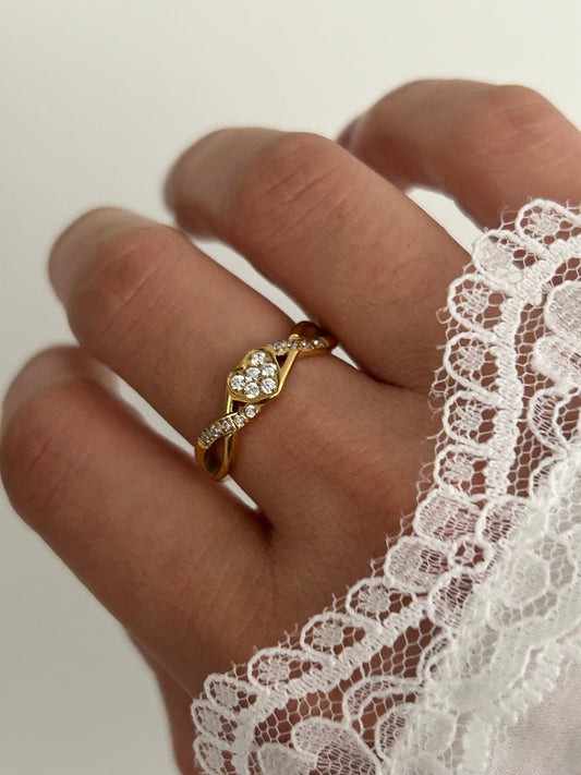 Mehek ring • gold heart ring