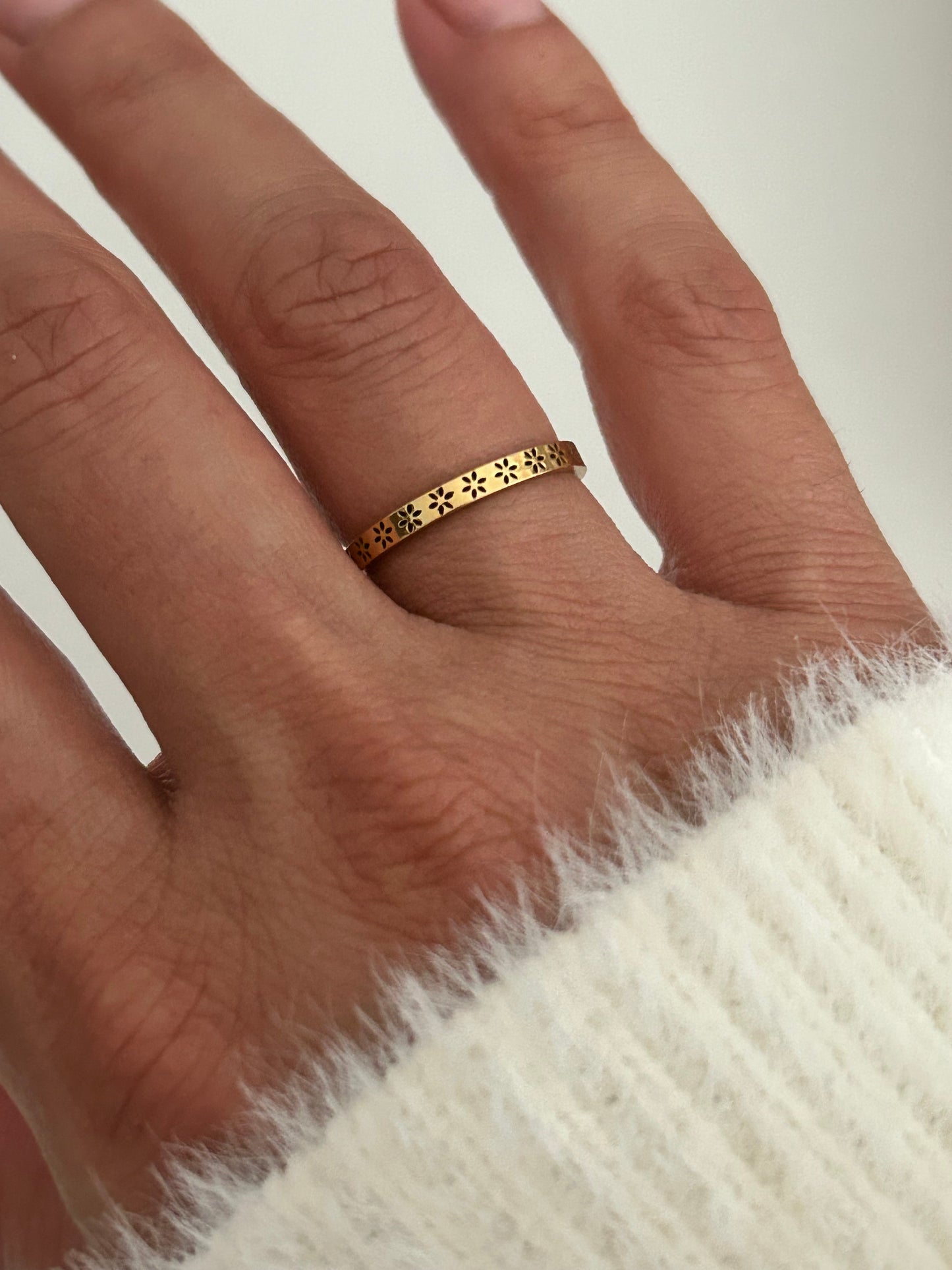 Anna ring • Dainty Stackable ring with flowers details