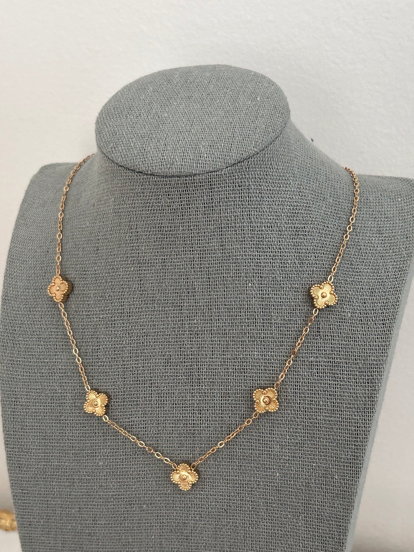 Maryam necklace • Gold tiny clovers necklace
