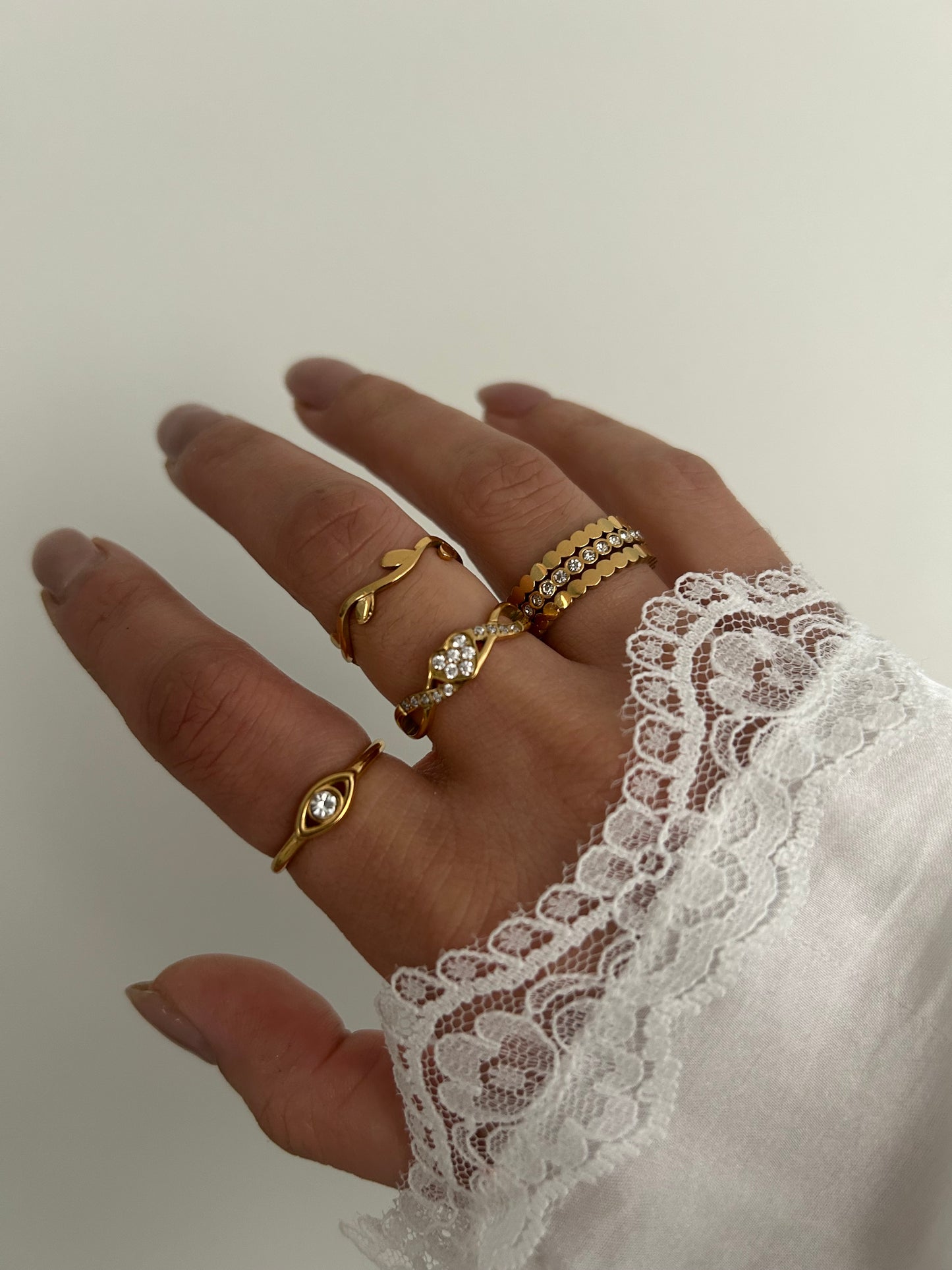 Mehek ring • gold heart ring