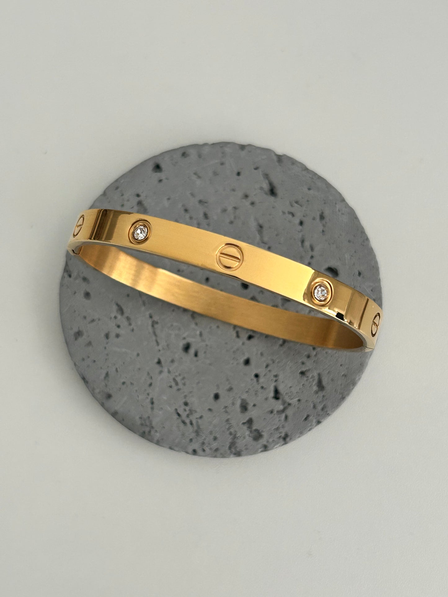 Aurum Amelia Gold Love bangle with stones