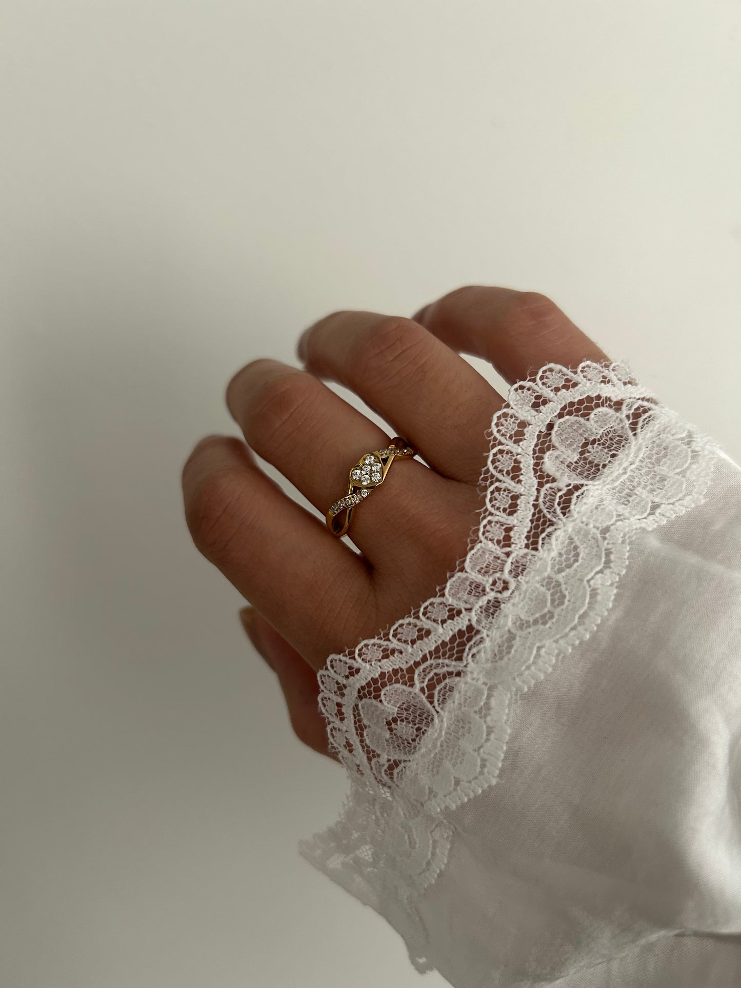 Mehek ring • gold heart ring