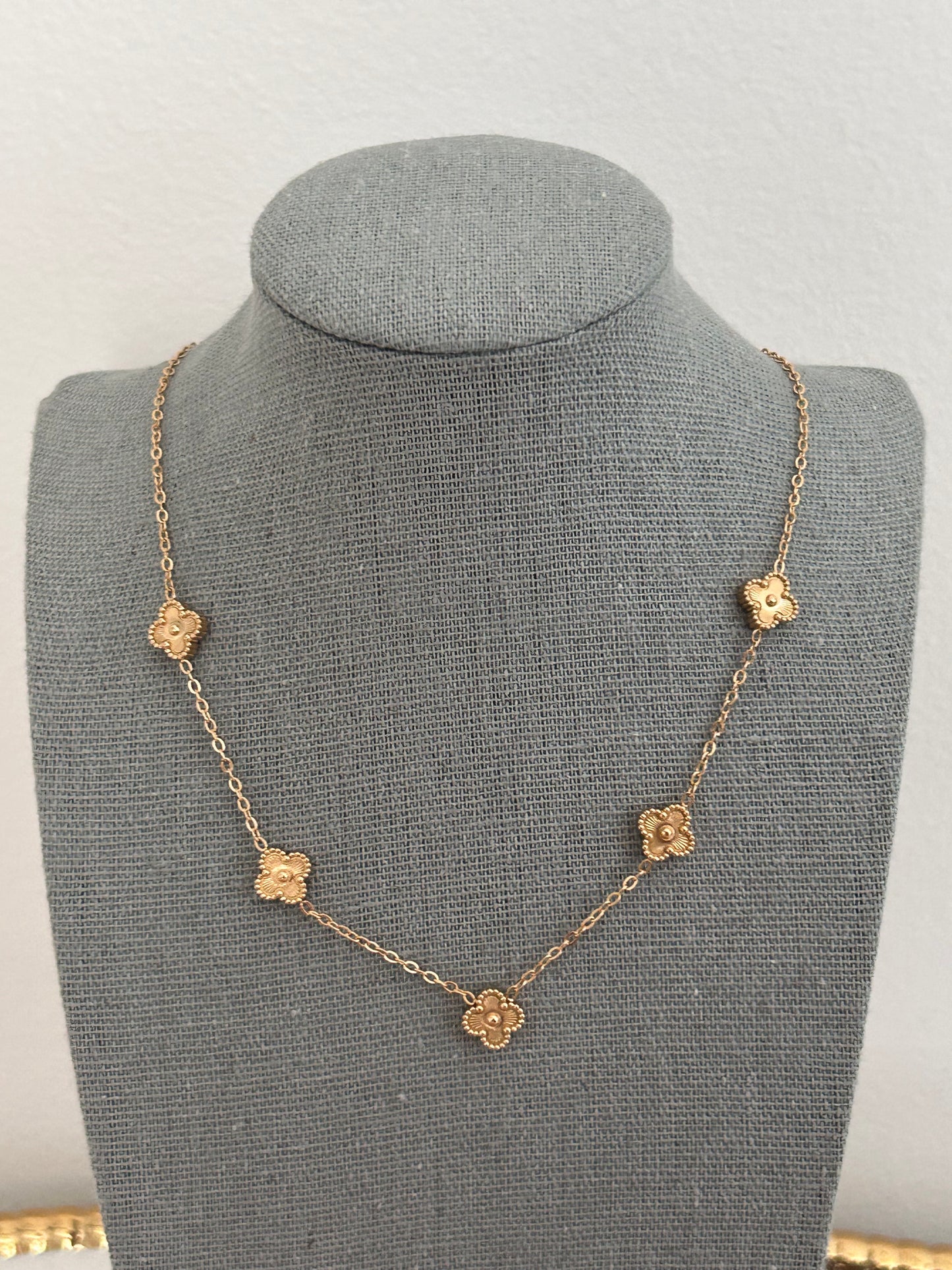 Maryam necklace • Gold tiny clovers necklace