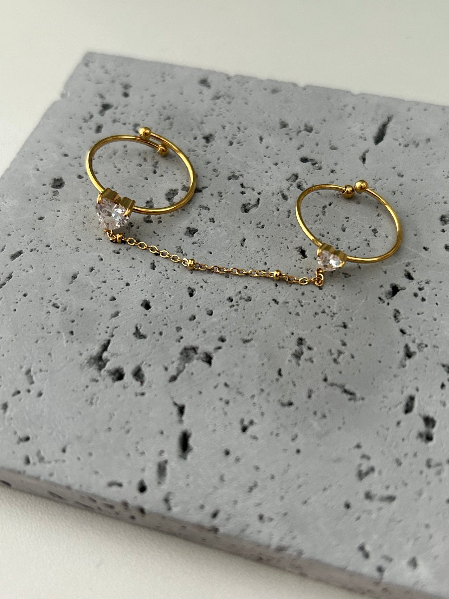 Sandra Ring • Gold two fingers hearts rings
