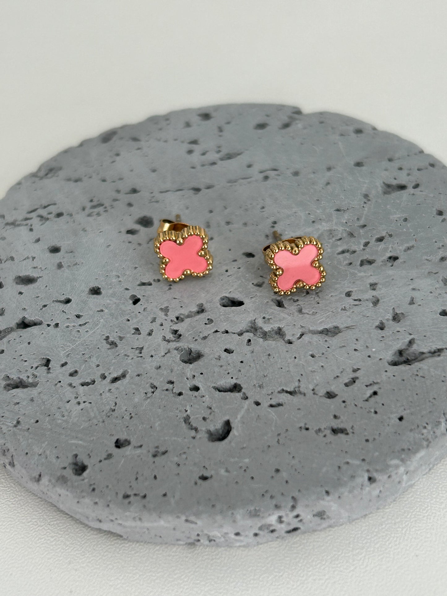 studs earrings • Gold tiny clover earrings