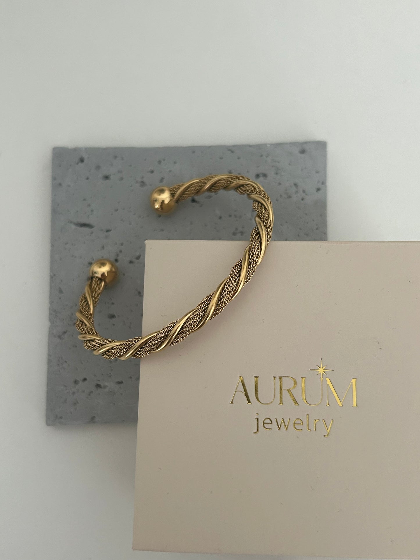Reine Cuff bangle • Adjustable cuff bangle