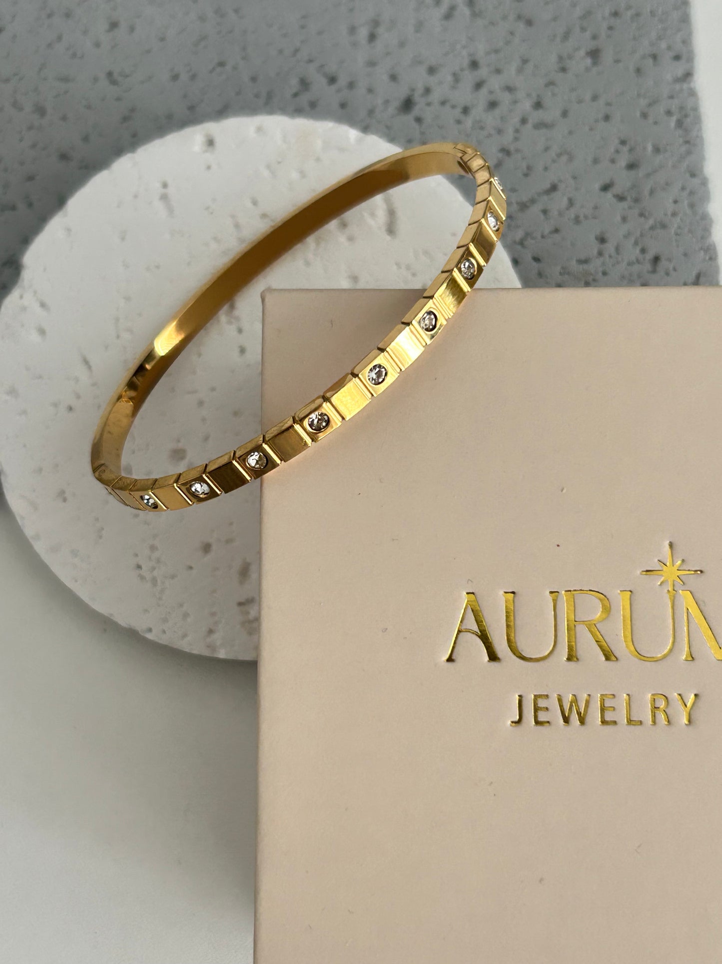 Julieta bangle • Elegant classy Bangle