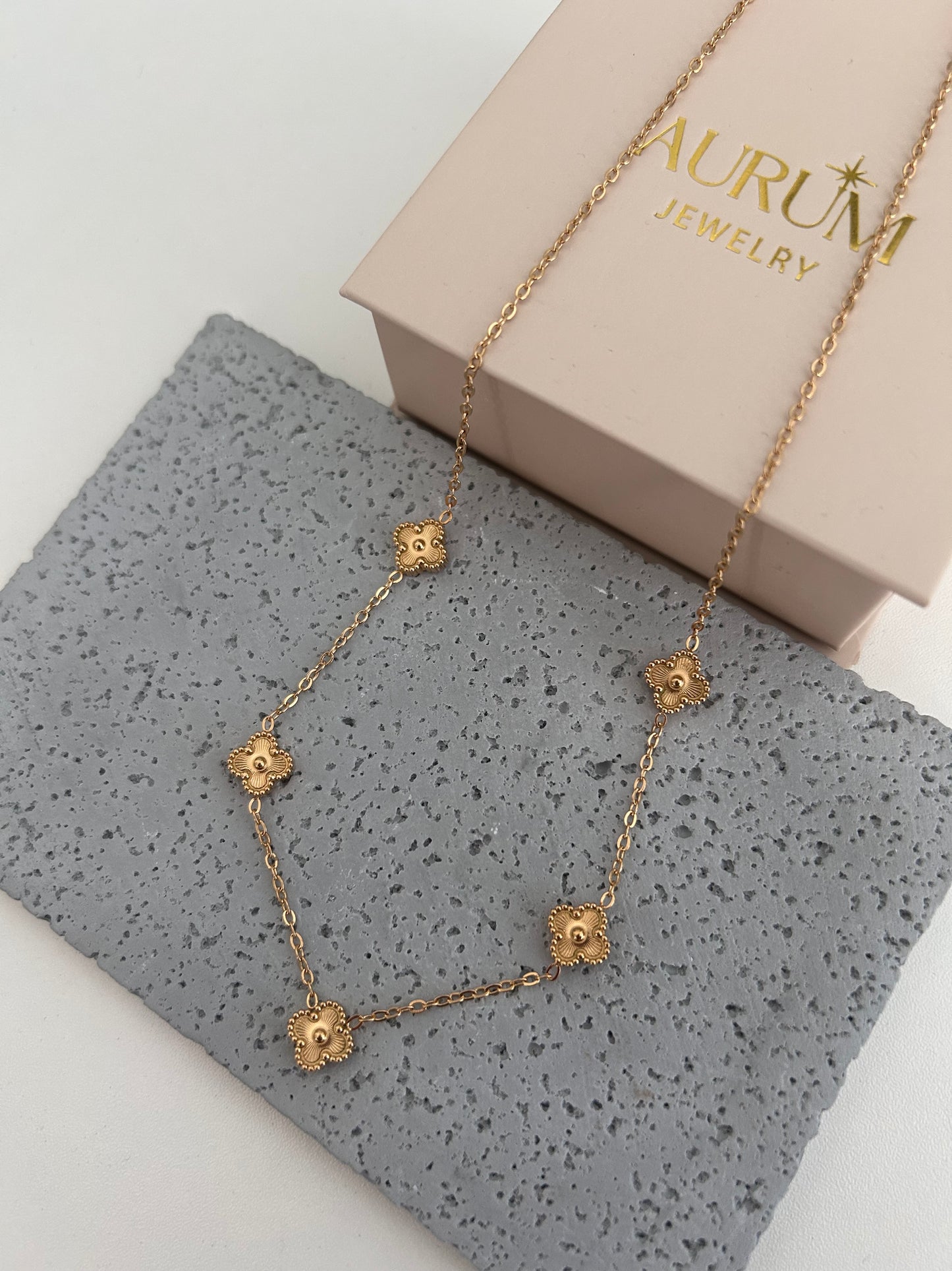Maryam necklace • Gold tiny clovers necklace