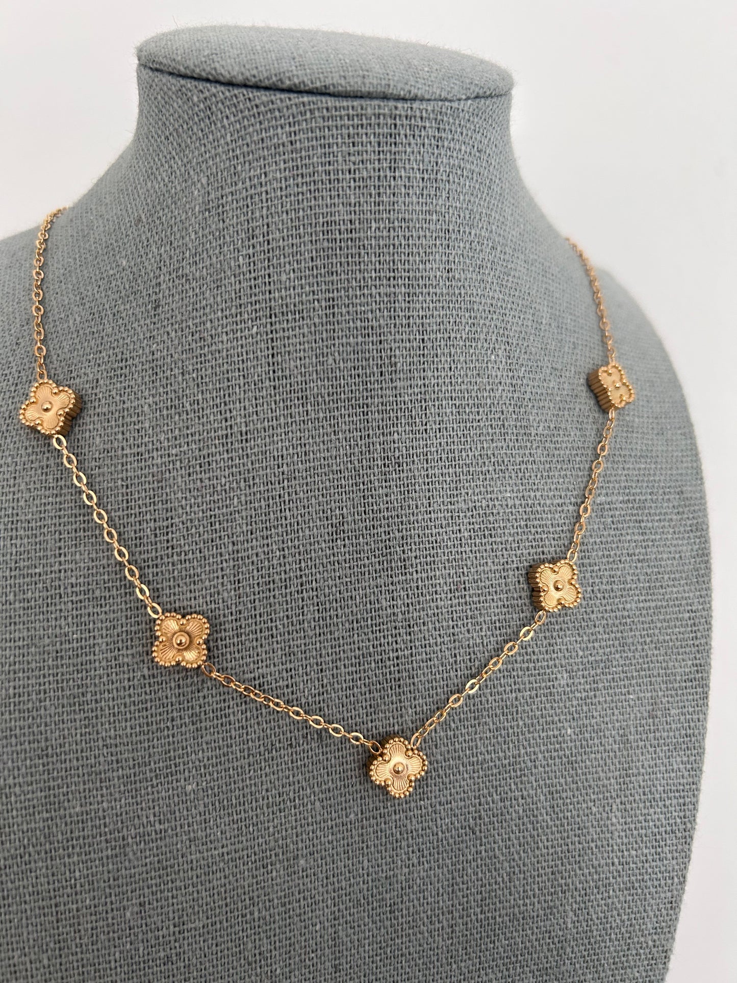 Maryam necklace • Gold tiny clovers necklace