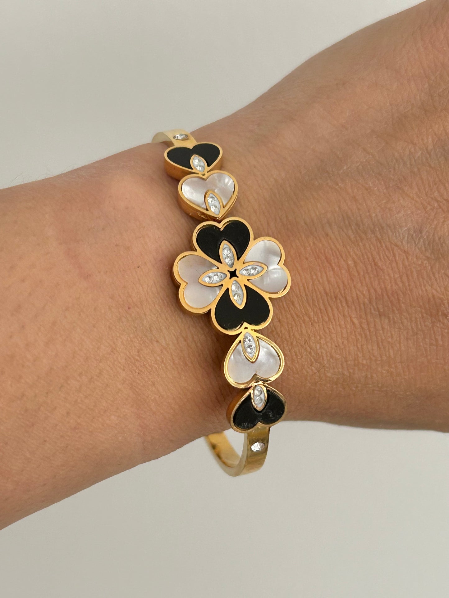 Amara bangle • Lucky clover bangle