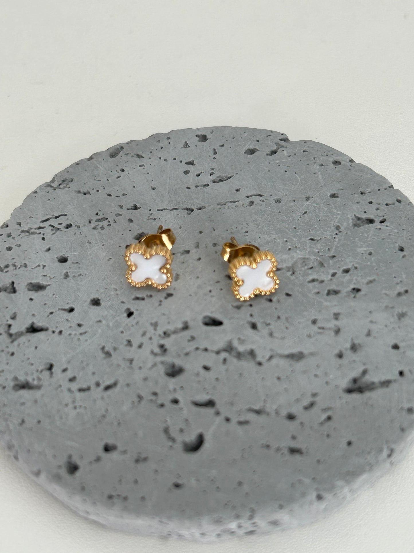 studs earrings • Gold tiny clover earrings