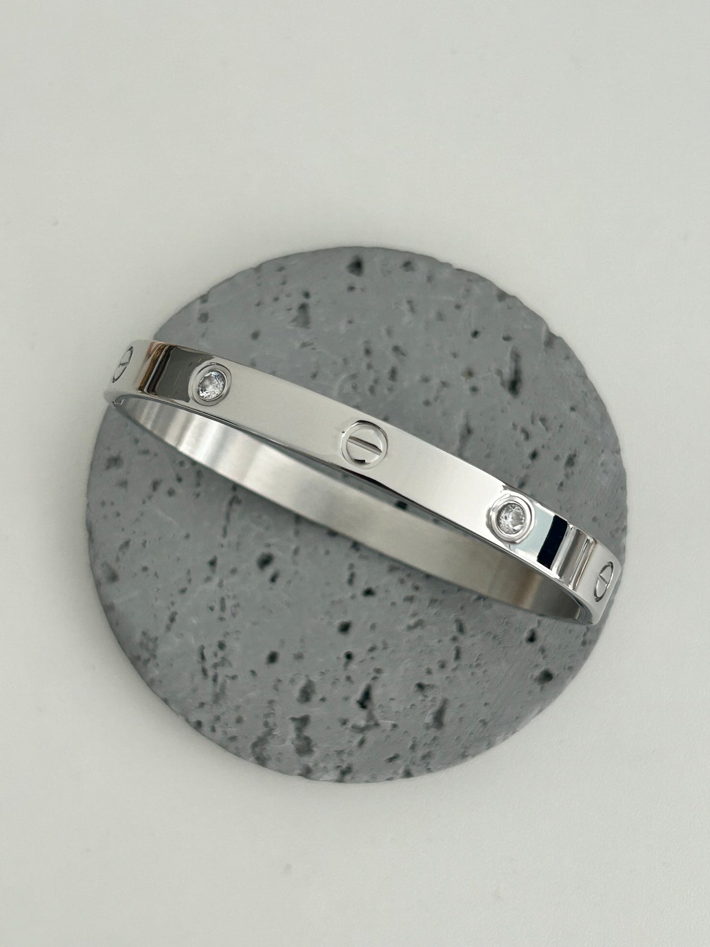 Aurum Amelia Silver love bangle with stones