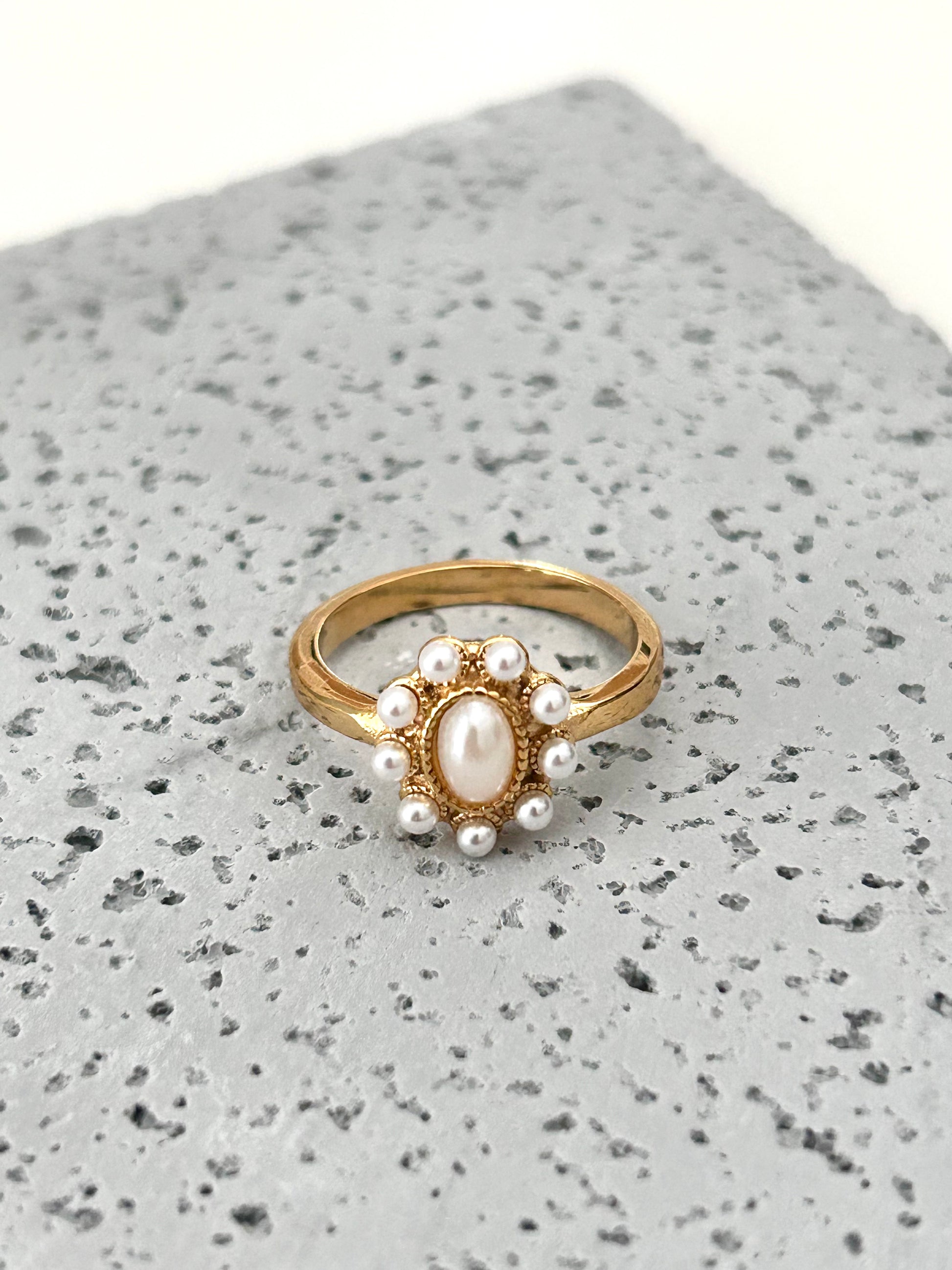Pearl flower gold ring