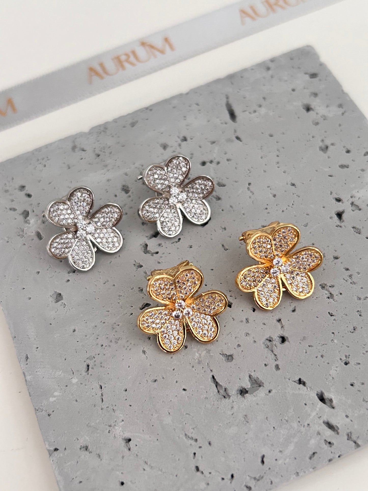 Evry earrings - Lucky Three-leaf Sparkle Clover Earrings Aurum Jewelry and Accessories