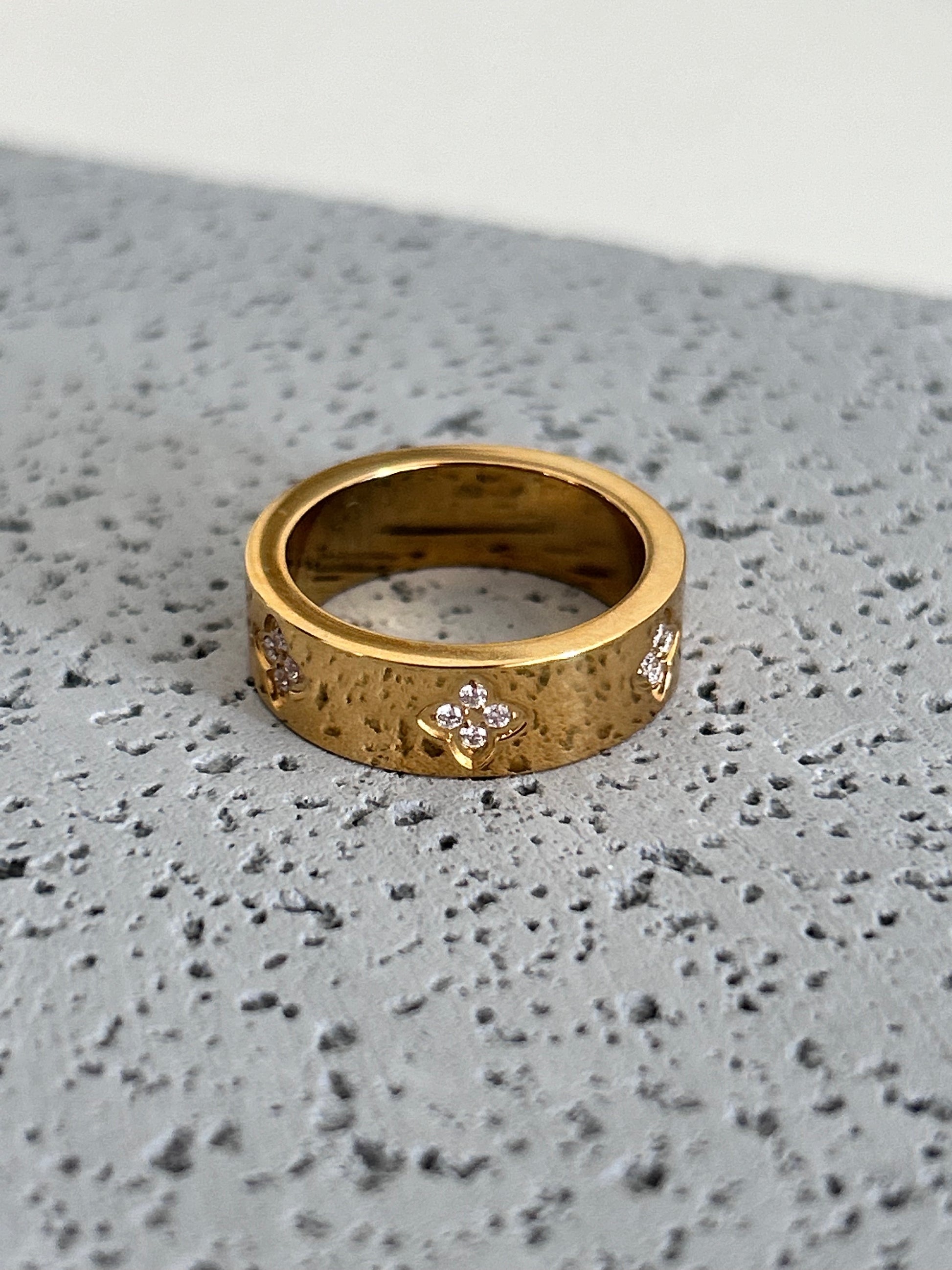 gold non tarnish band ring for women stainless steel aurum jewelry and accessories