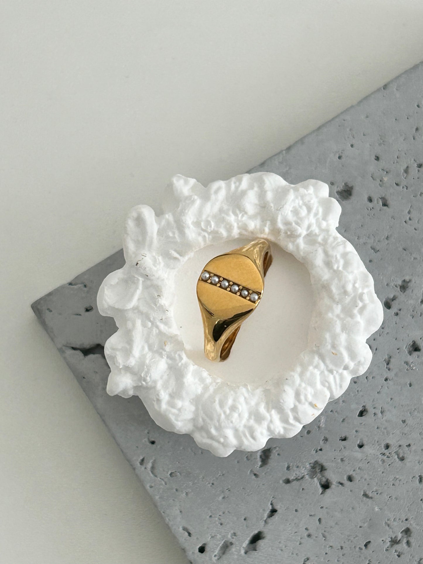 Meera Ring • Pearl gold ring