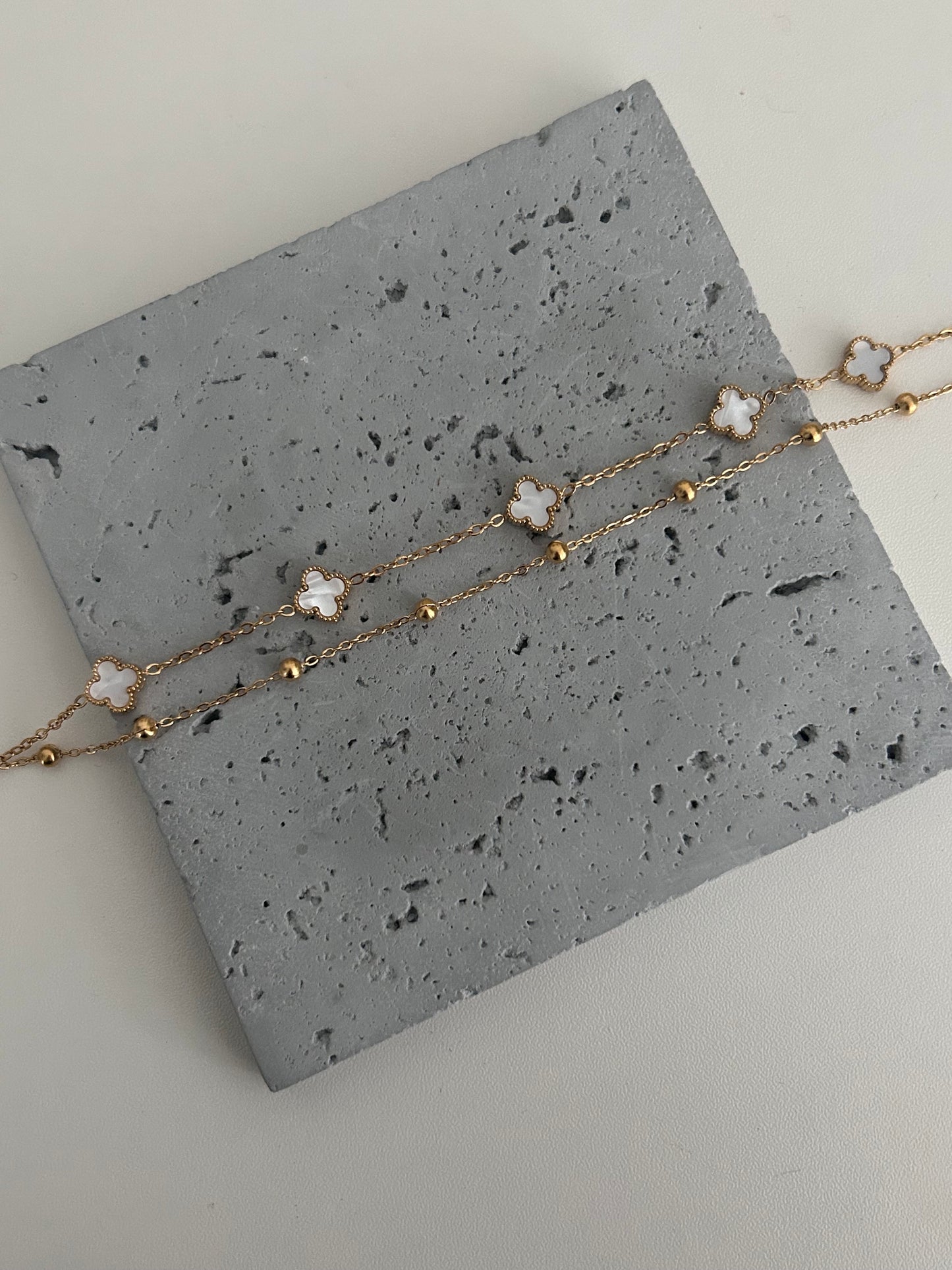 Sidra bracelet - Double layer Four-leaf Gold dainty clover bracelet