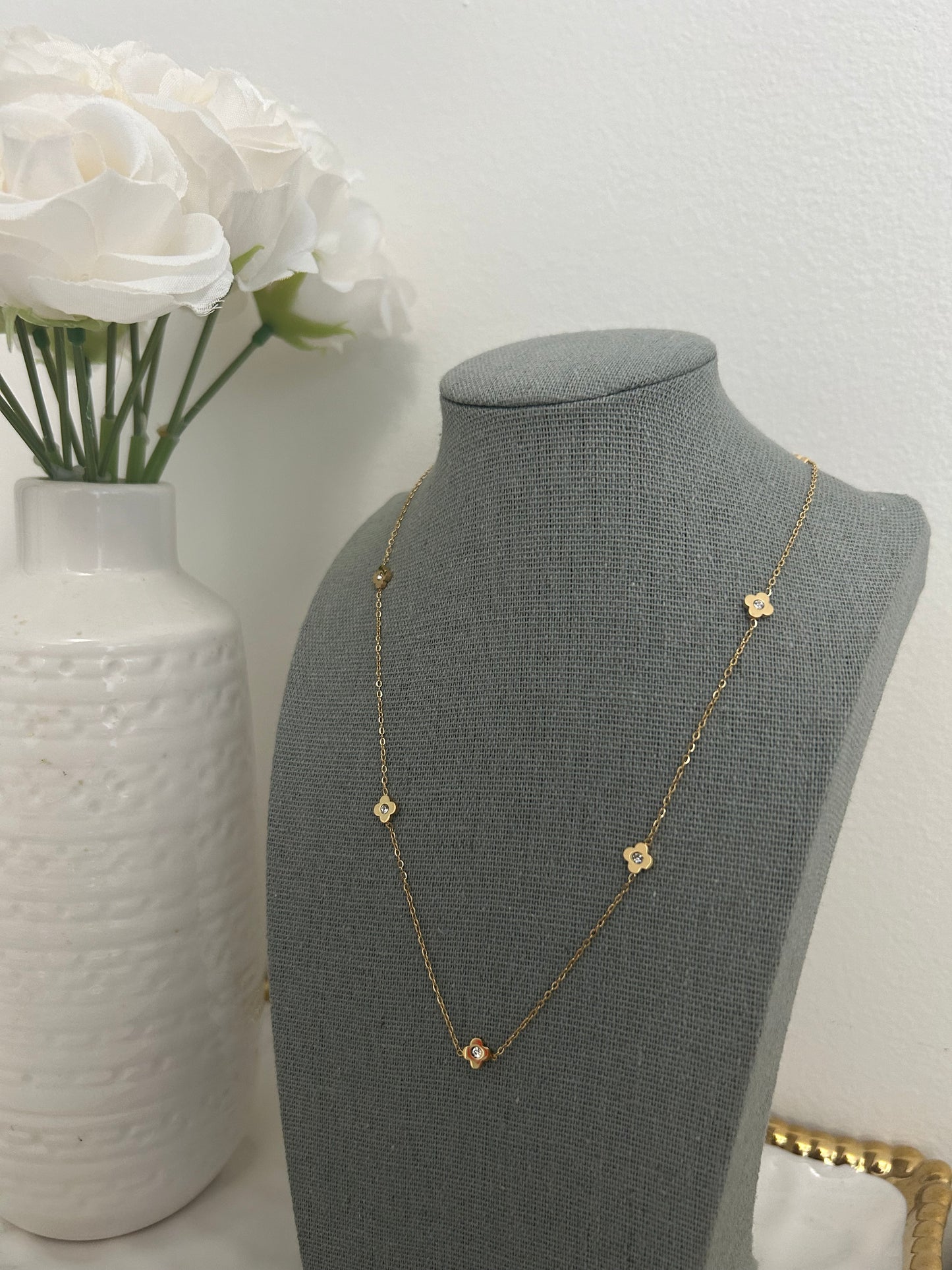 Alicia necklace • Clover necklace