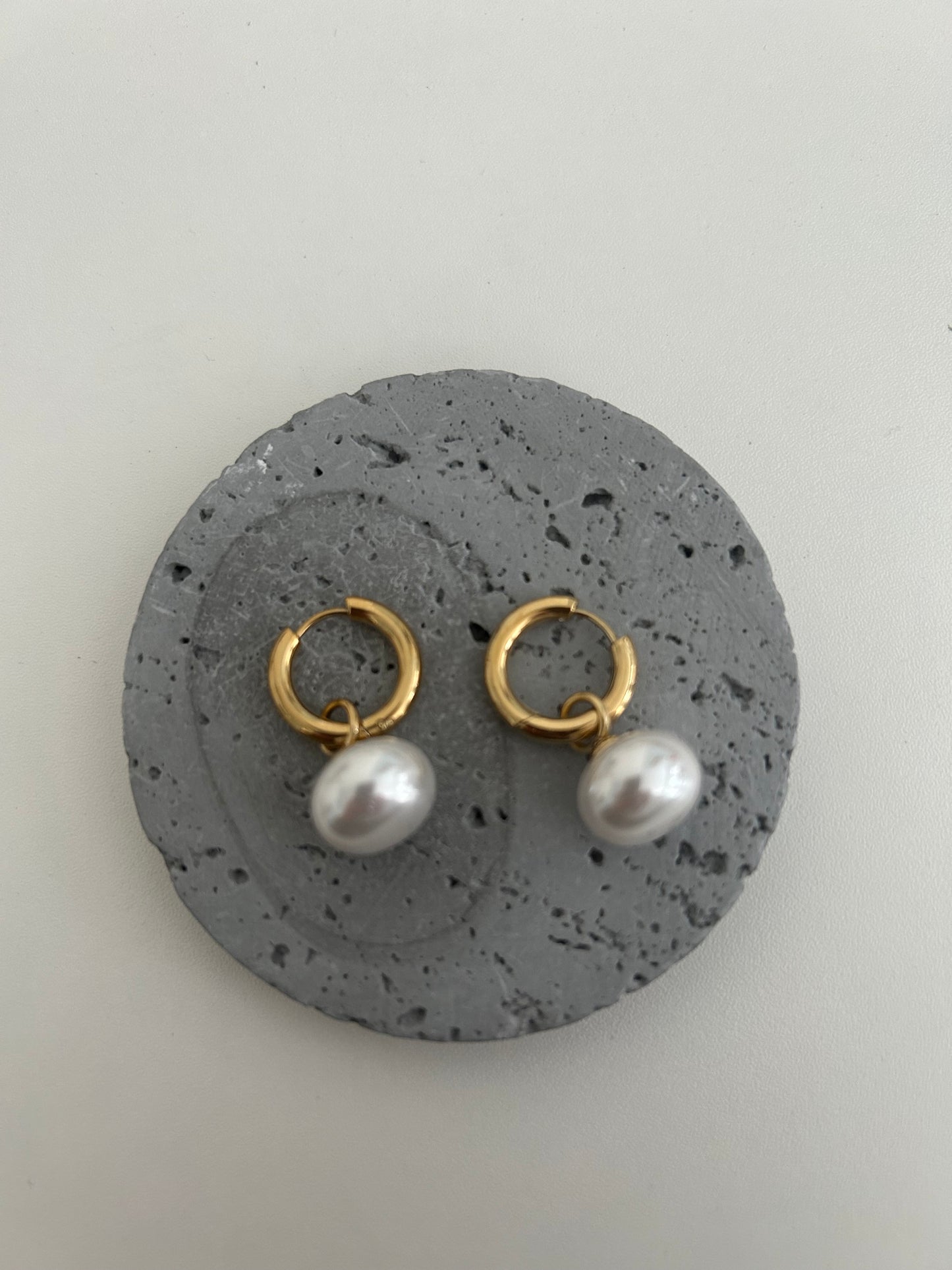 Varda earrings • Everyday wear Pearl Drop hoop earrings