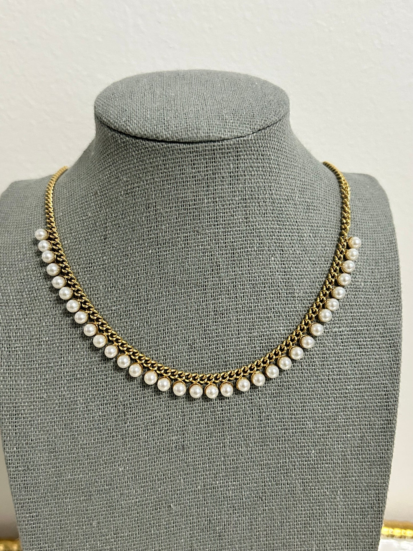 Malayka Necklace • Gold pearl necklace