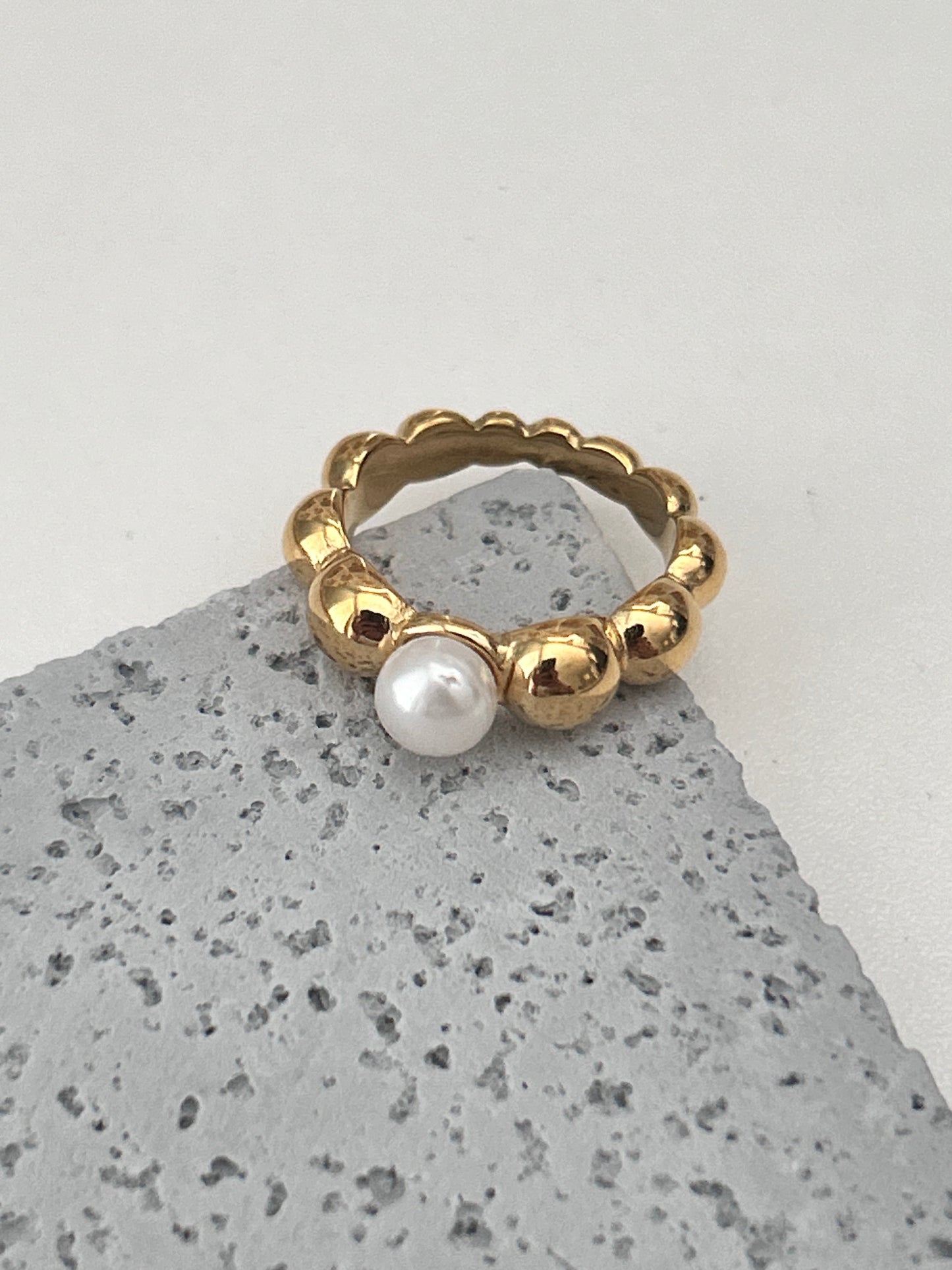 Iris Ring • Pearl gold ring