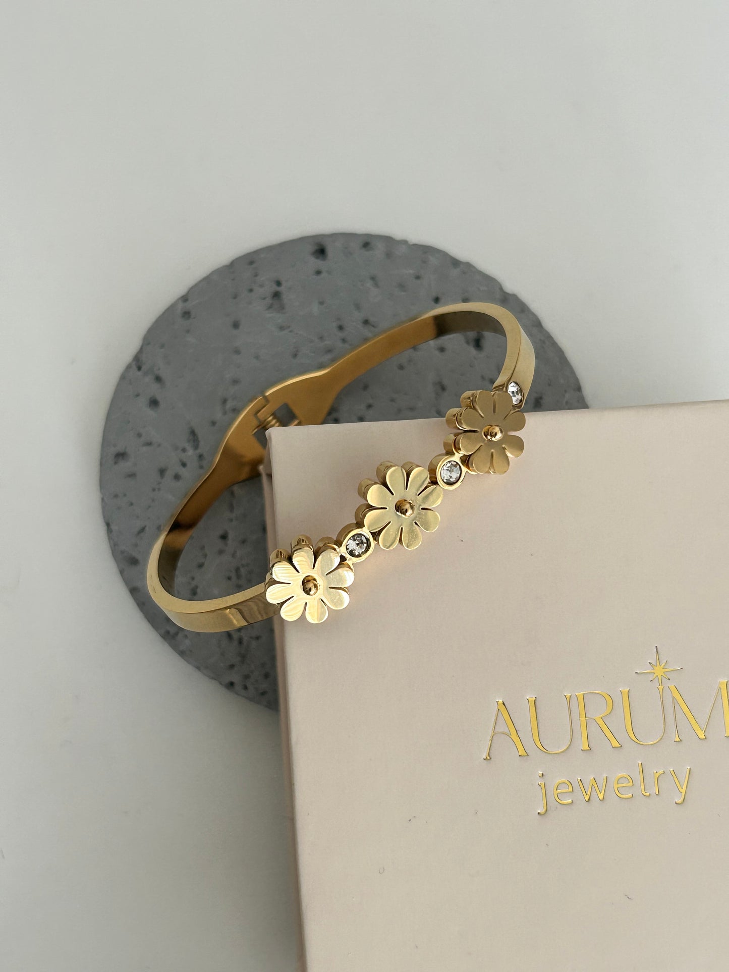 Zahra bangle • Daisy Flower bangle