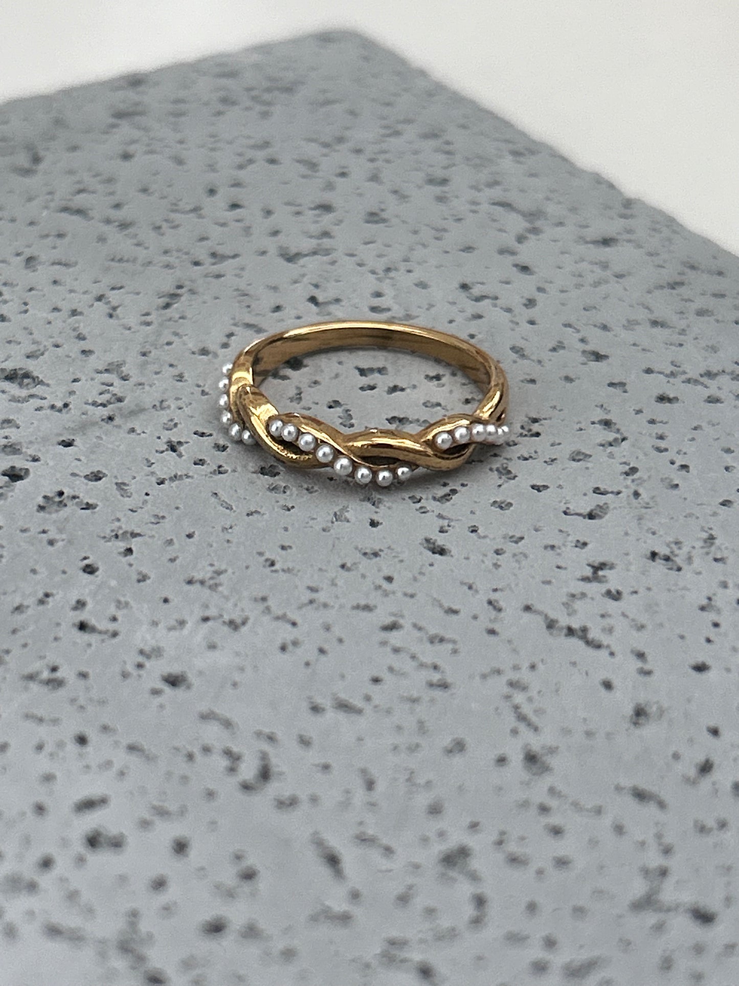 Larissa Ring • Pearl gold ring