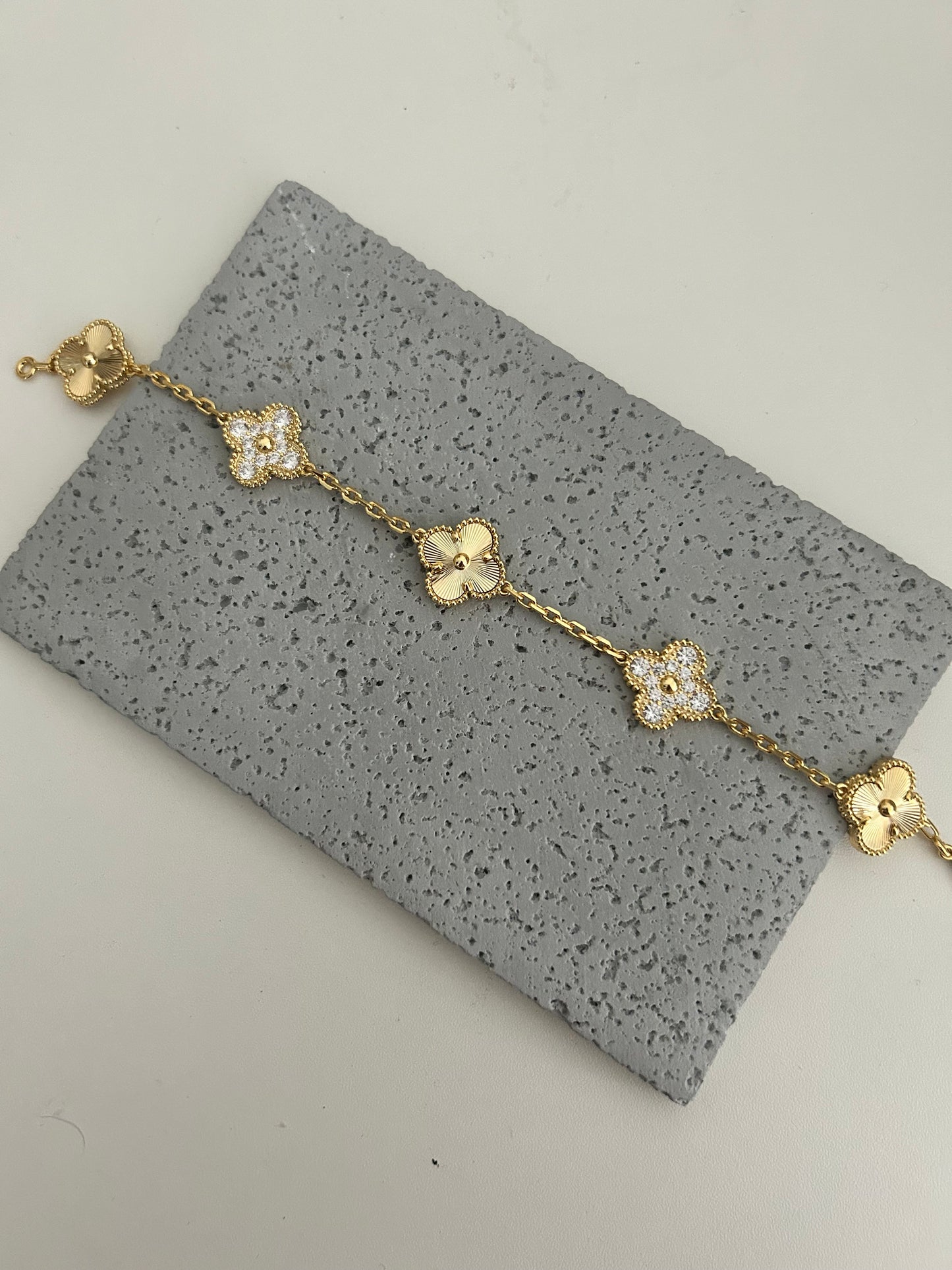 Safina bracelet - Four-leaf Gold clover sparkle bracelet