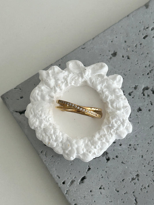 Jaya ring • Gold minimalist ring