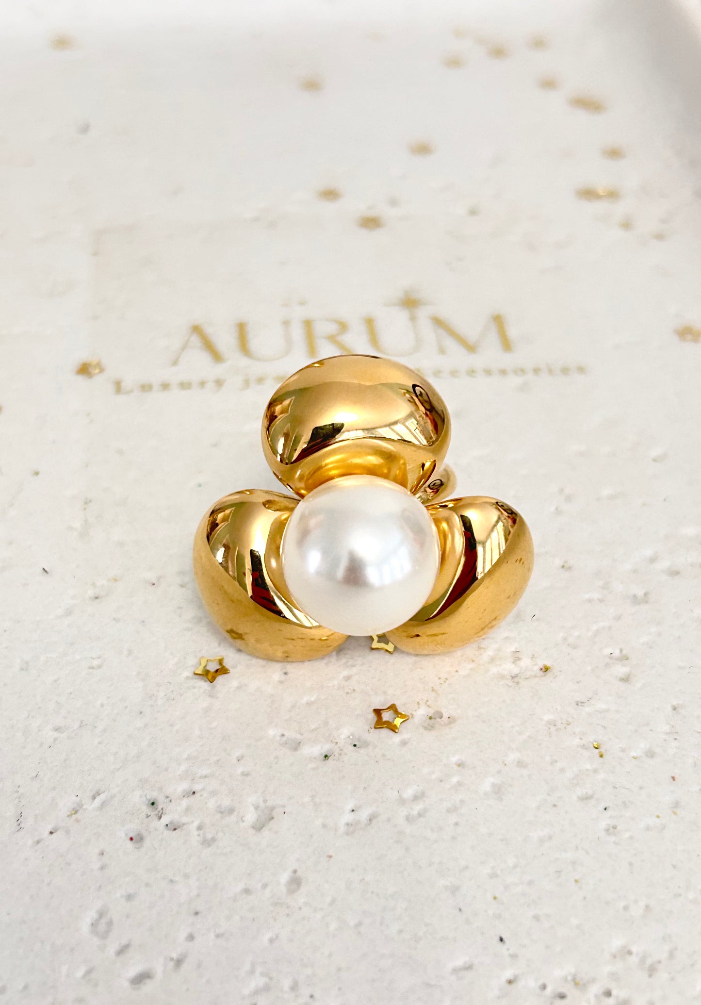 Mia ring • Chunky Pearl Flower gold ring