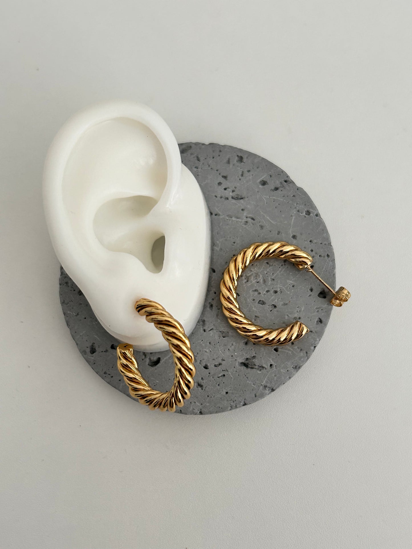 Noor-ul-ain Hoop Earrings