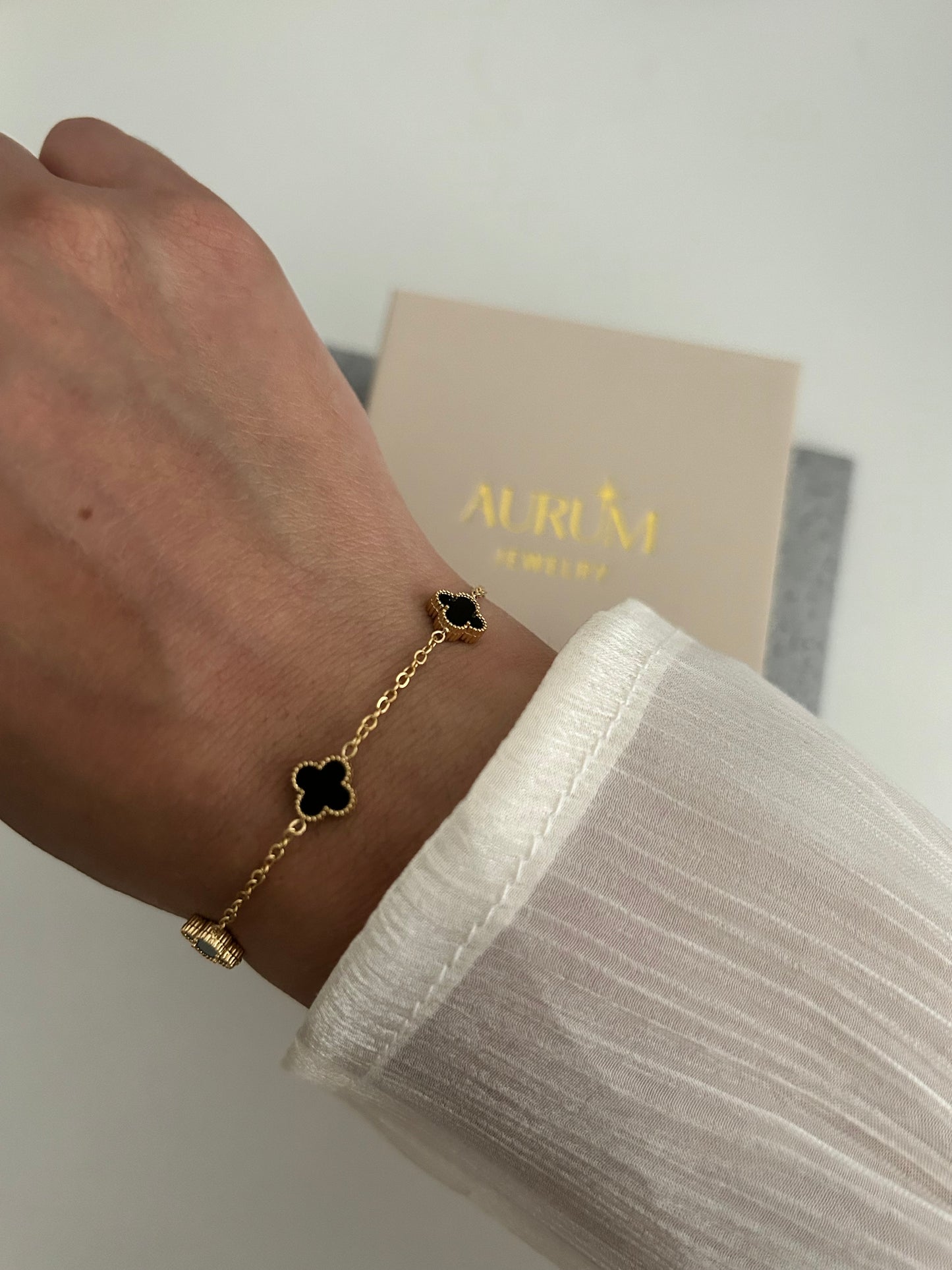 Janan bracelet - Four-leaf Gold dainty black clover bracelet