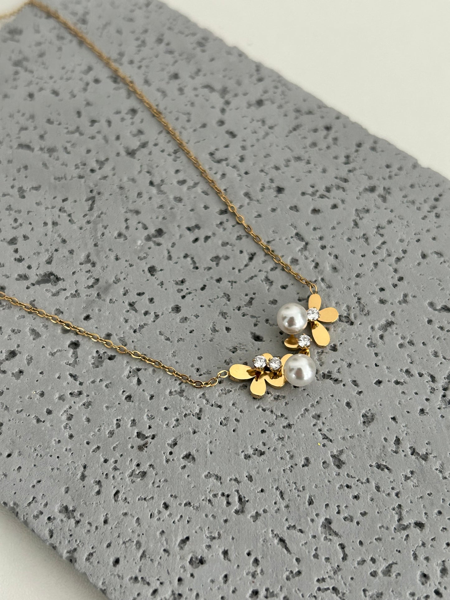 Lily Necklace • Little Flowers Pearly Necklace