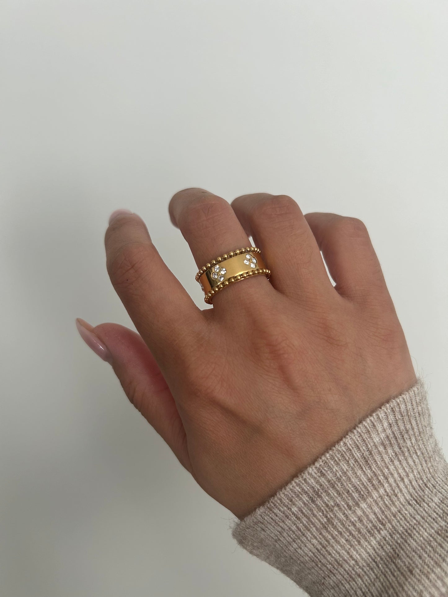 Maia band ring