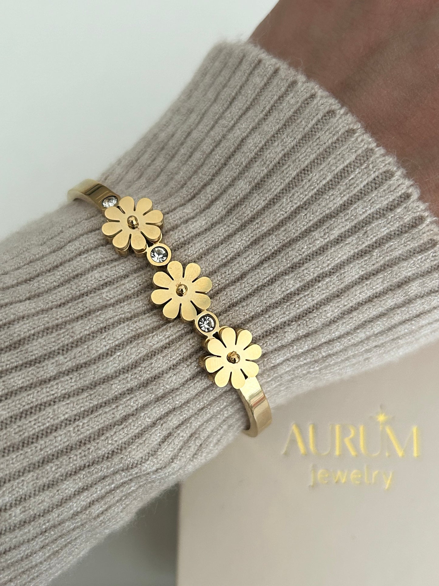 Zahra bangle • Daisy Flower bangle