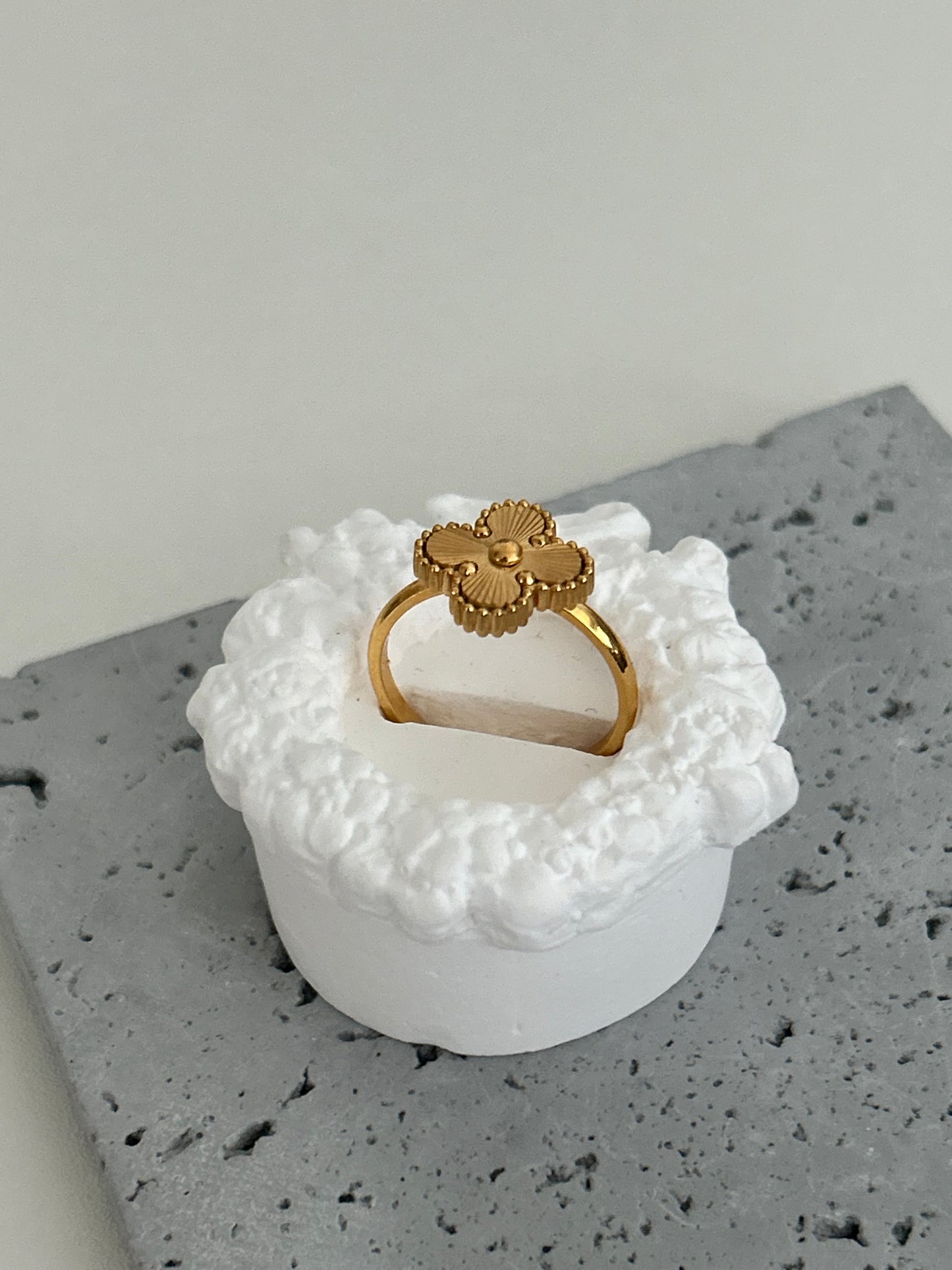 Aliya ring • gold four leaf clover