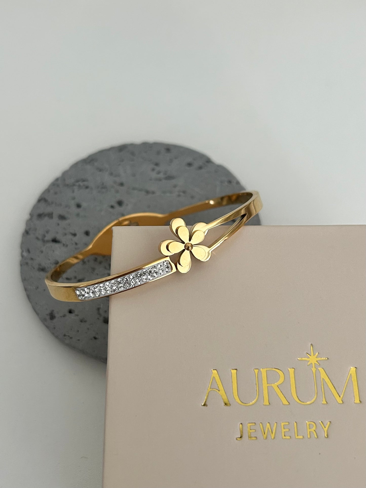 Daisy bangle