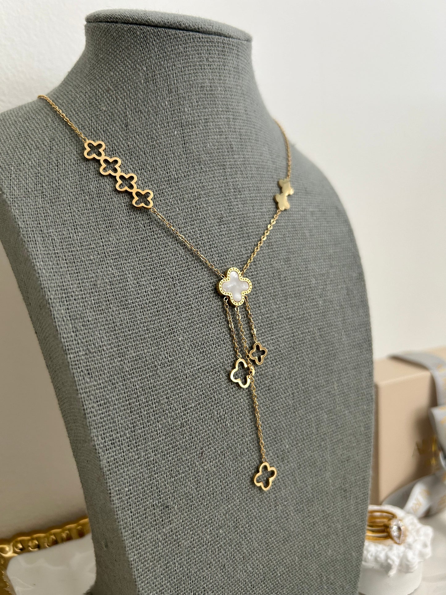 Fariha necklace• Clover Y necklace