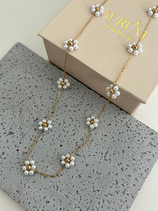 Nafisa Necklace • Flower necklace