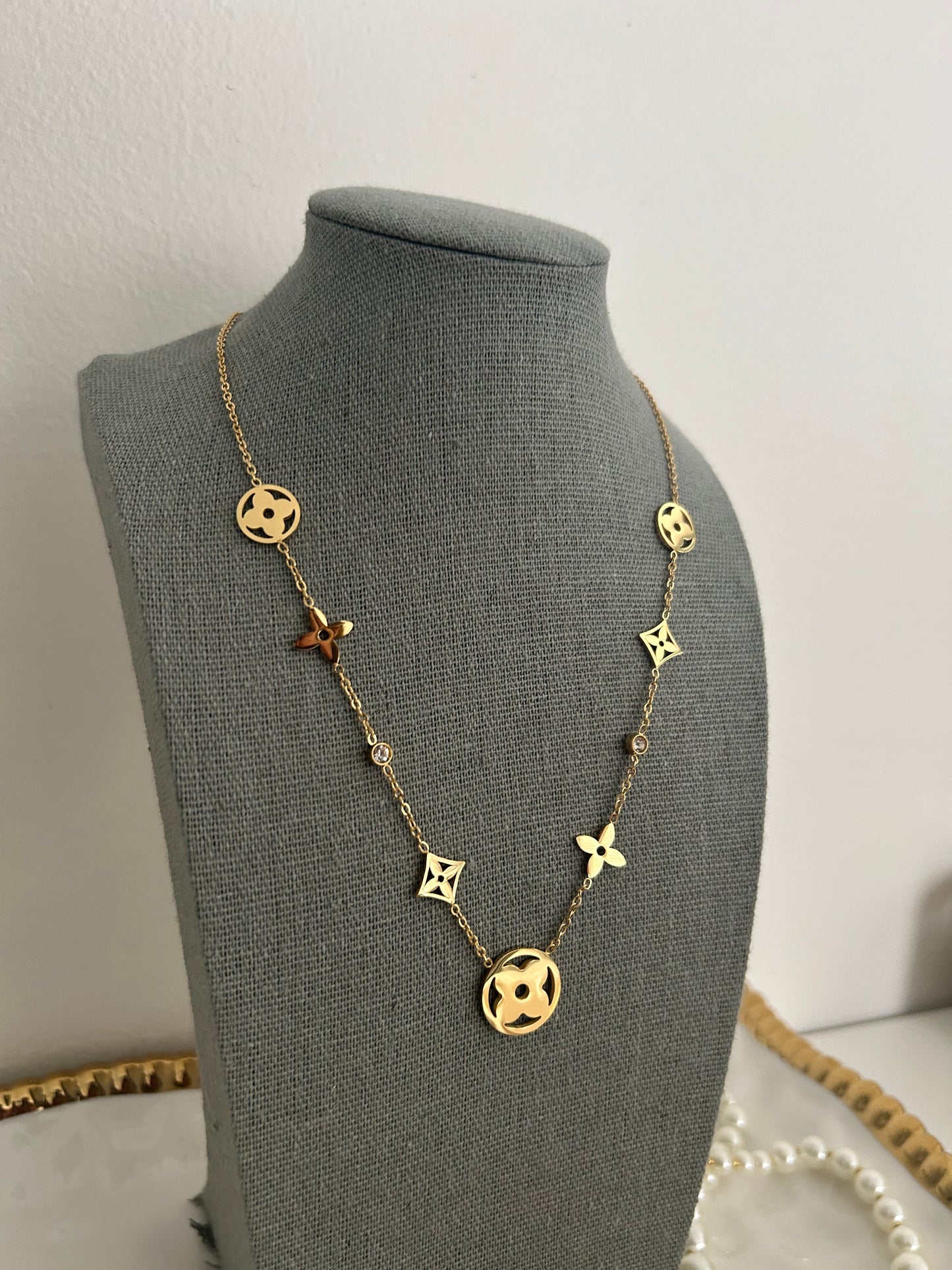 Alaya necklace-Flowers and Clovers 18K Gold Plated Necklace