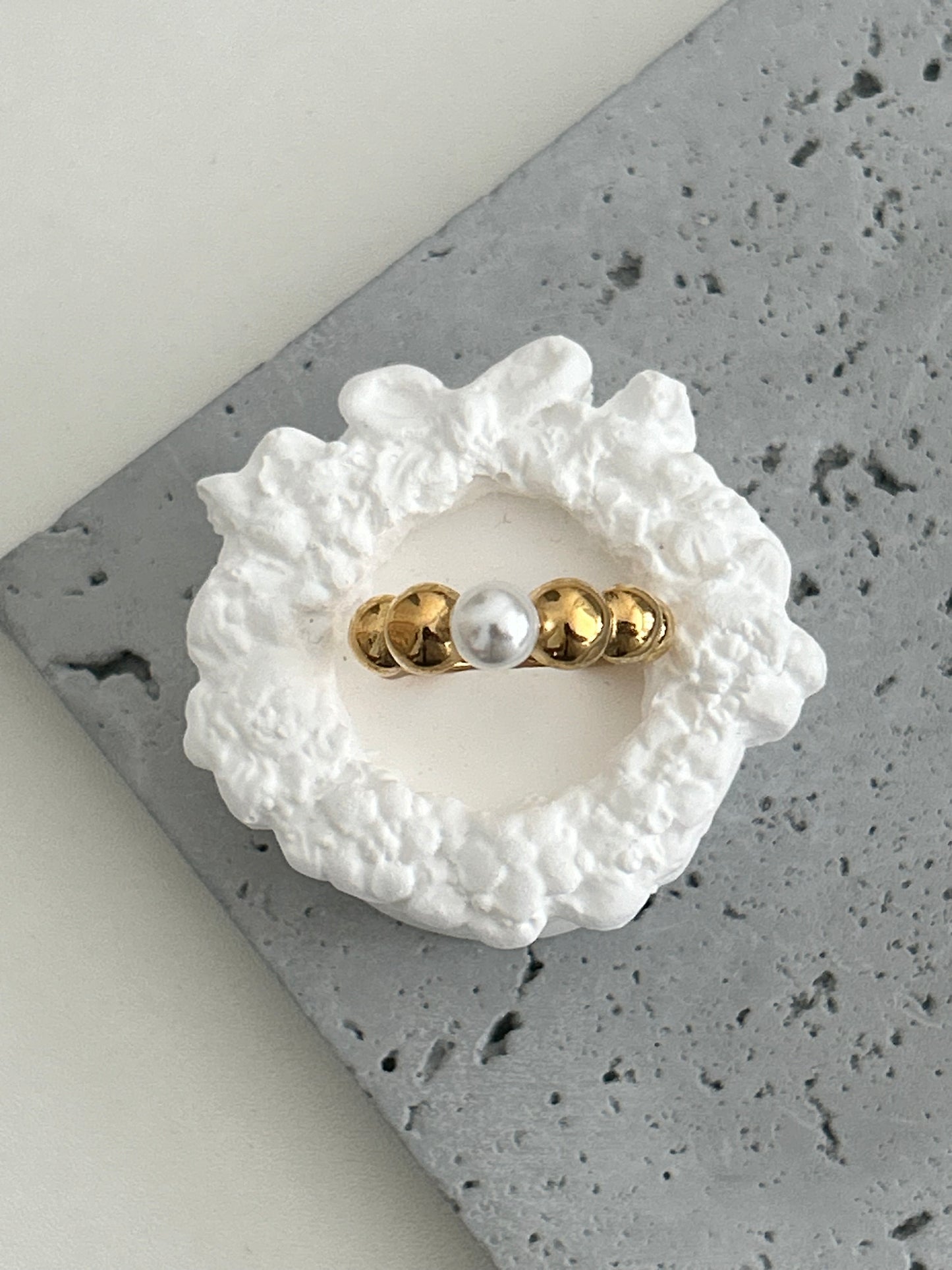 Iris Ring • Pearl gold ring