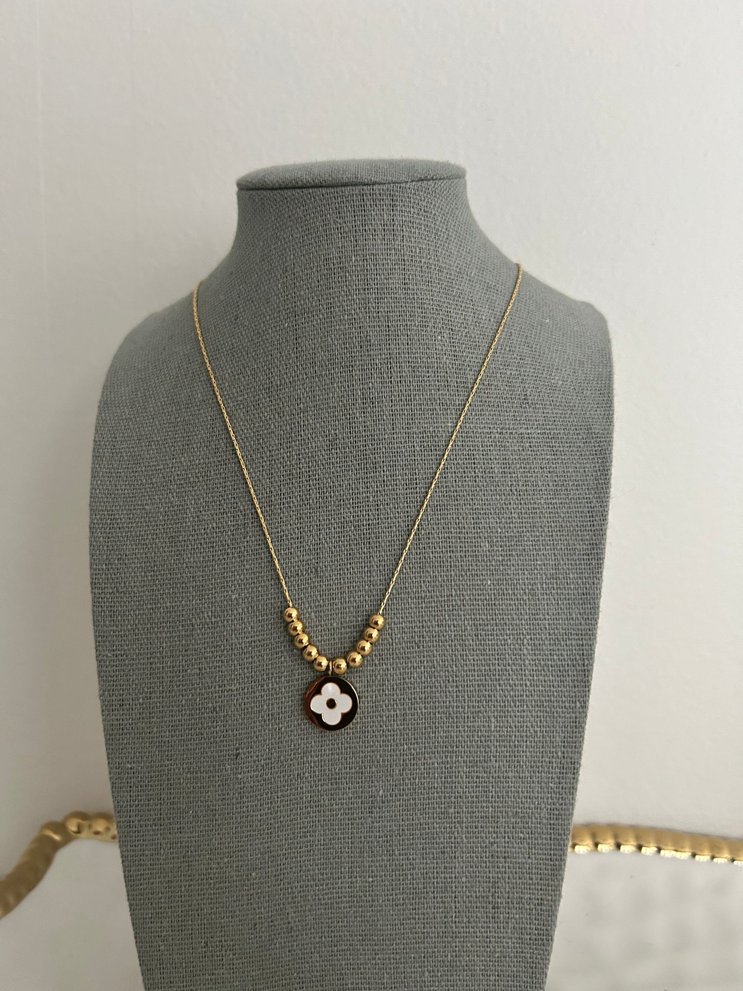 Farida necklace • Dainty beaded necklace with a white clover pendant